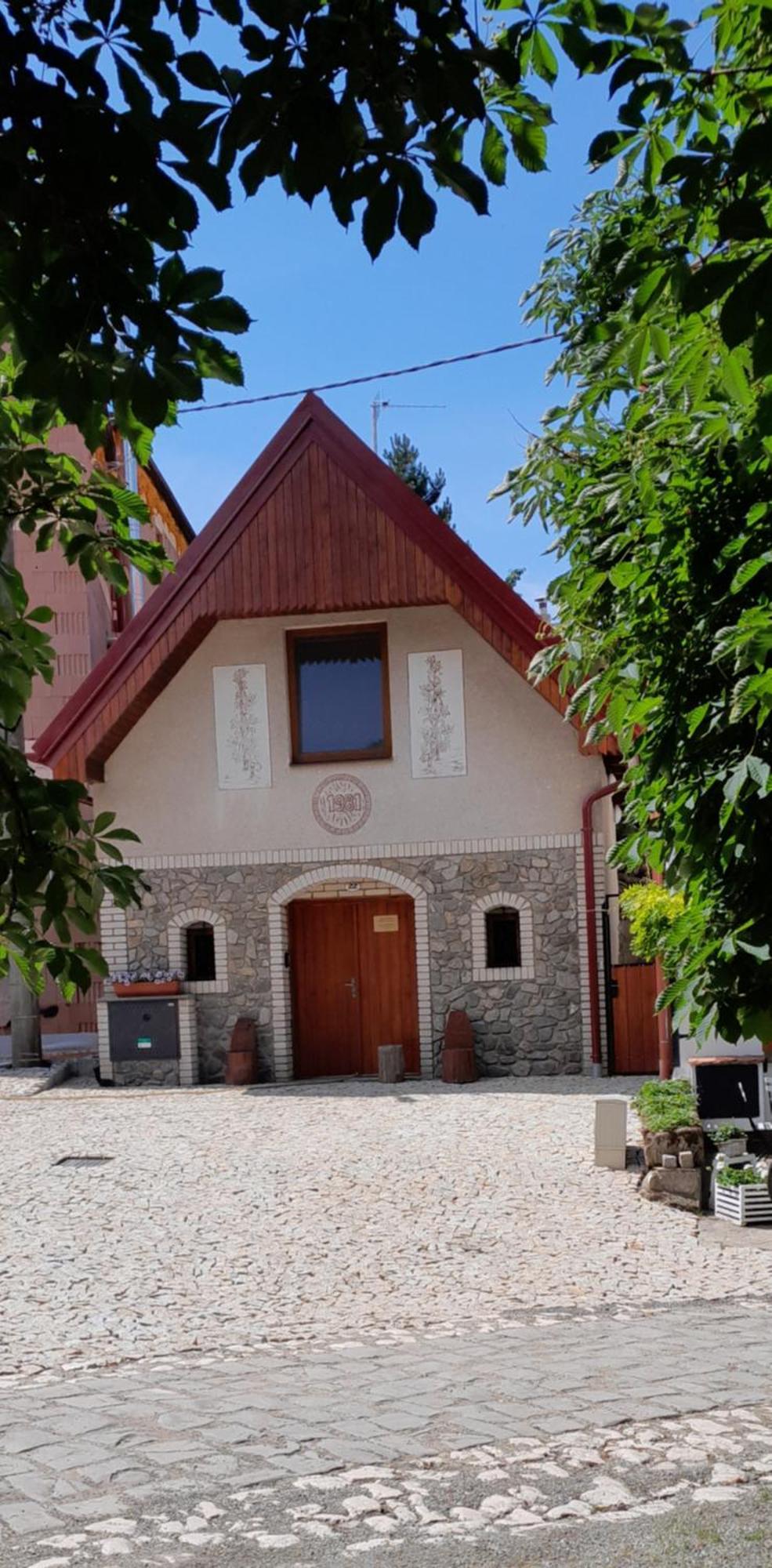 Ubytovani Na Sklepe U Prochazku Pouzdrany Exterior photo